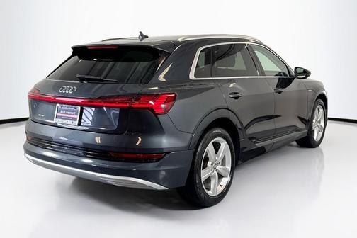 2019 Audi e-tron Premium Plus