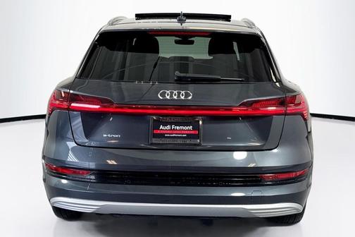2019 Audi e-tron Premium Plus