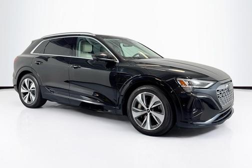 2024 Audi Q8 e-tron Premium Plus