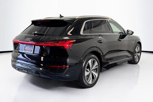 2024 Audi Q8 e-tron Premium Plus