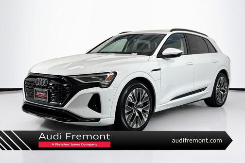 Glacier White Metallic 2024 Audi Q8 e-tron Prestige