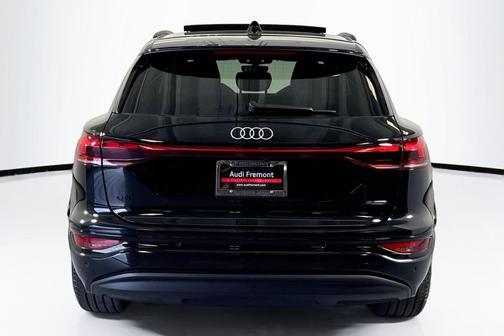 2025 Audi Q6 e-tron Prestige quattro