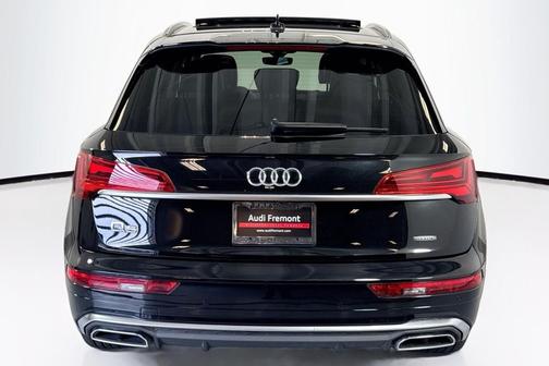 Mythos Black Metallic 2023 Audi Q5 55 S line Premium