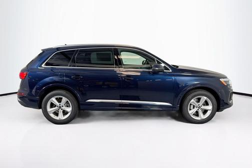 Waitomo Blue Metallic 2026 Audi Q7 55 Premium