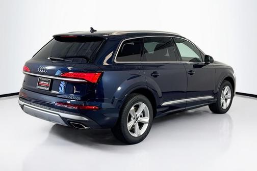 Waitomo Blue Metallic 2026 Audi Q7 55 Premium