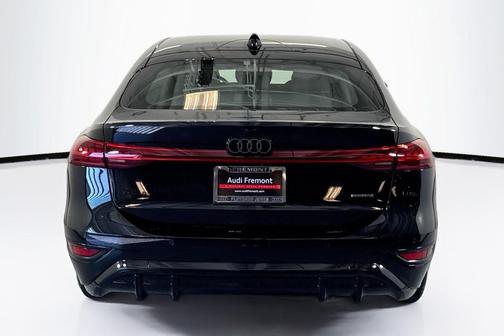 Mythos Black Metallic 2027 Audi A6 e-tron Premium Plus