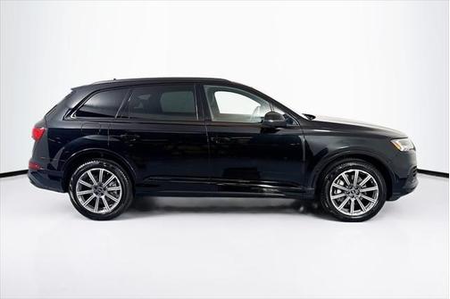 2023 Audi Q7 45 Premium Plus