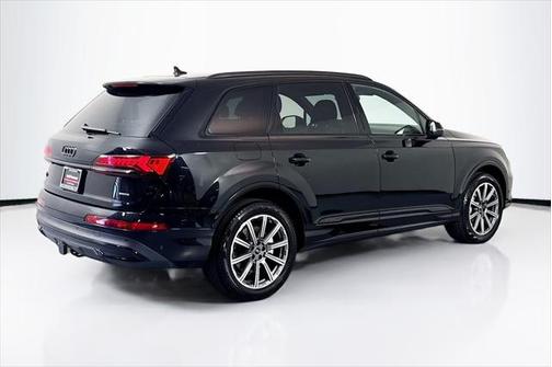 2023 Audi Q7 45 Premium Plus