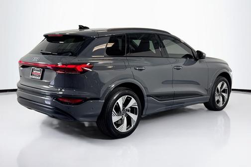 2025 Audi Q6 e-tron Premium Plus quattro