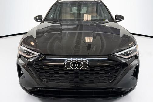 2024 Audi Q8 e-tron Prestige