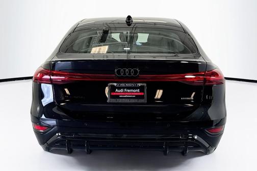 Mythos Black Metallic 2027 Audi A6 e-tron Premium Plus