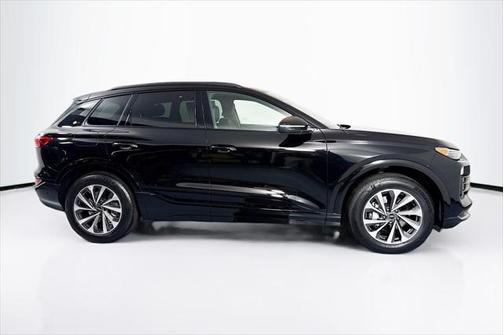 2025 Audi Q6 e-tron Premium Plus quattro