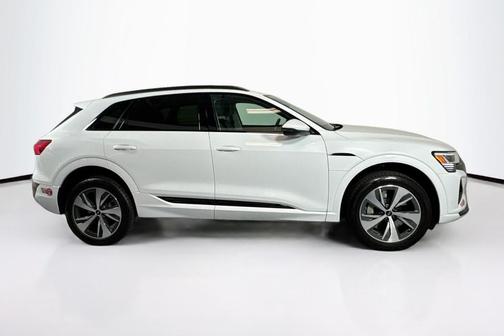 2024 Audi Q8 e-tron Premium