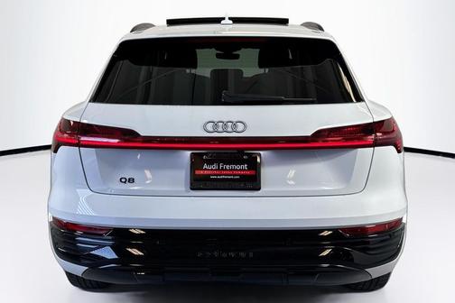 2024 Audi Q8 e-tron Premium