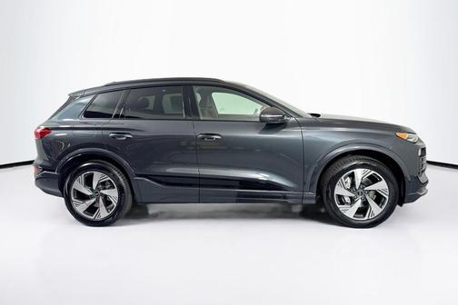 2025 Audi Q6 e-tron Premium quattro