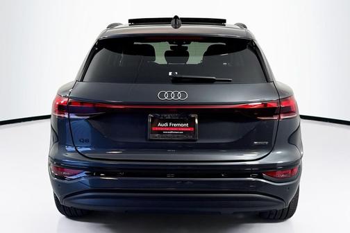 2025 Audi Q6 e-tron Premium quattro