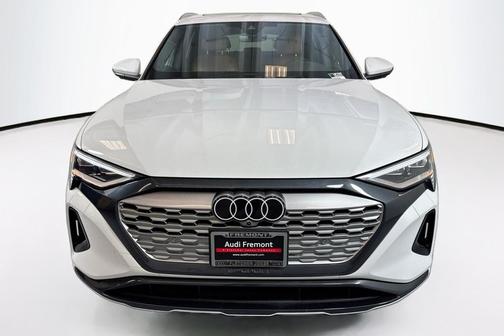 2024 Audi Q8 e-tron Premium Plus