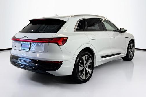 2024 Audi Q8 e-tron Premium Plus