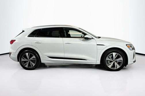 2024 Audi Q8 e-tron Premium Plus
