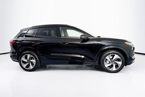 2025 Audi Q6 e-tron Premium Plus quattro