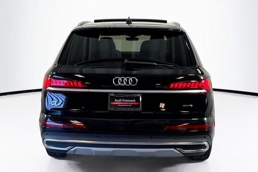 Mythos Black Metallic 2022 Audi Q7 55 Premium