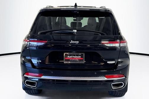 2022 Jeep Grand Cherokee Summit