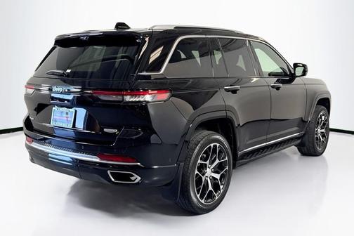2022 Jeep Grand Cherokee Summit