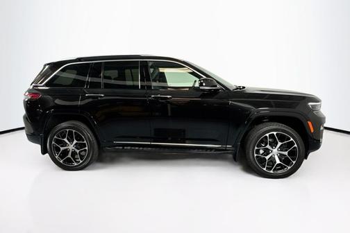 2022 Jeep Grand Cherokee Summit