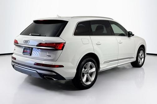 Carrara White 2025 Audi Q7 45 Premium