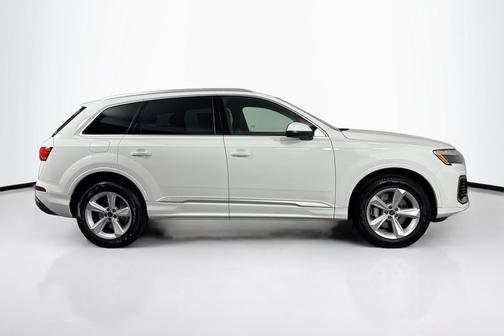Carrara White 2025 Audi Q7 45 Premium