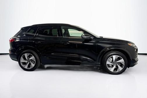 2025 Audi Q6 e-tron Premium Plus quattro