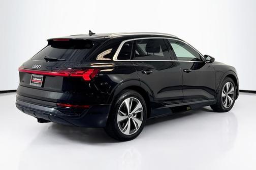 2024 Audi Q8 e-tron Premium Plus