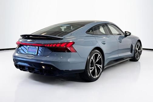 Kemora Gray Metallic 2024 Audi e-tron GT Prestige quattro