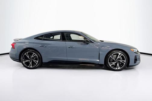 Kemora Gray Metallic 2024 Audi e-tron GT Prestige quattro