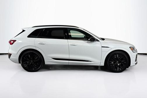 2024 Audi Q8 e-tron Prestige