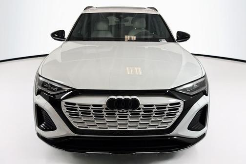 2024 Audi Q8 e-tron Prestige