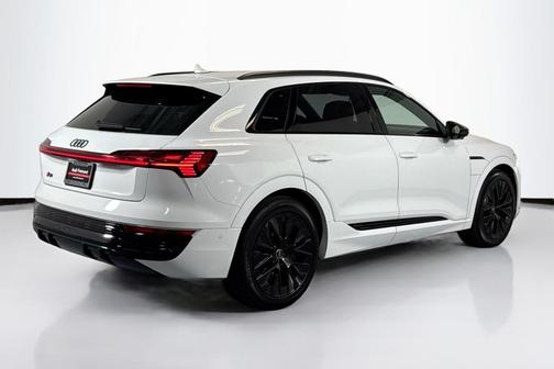 2024 Audi Q8 e-tron Prestige