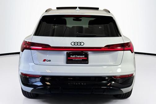 2024 Audi Q8 e-tron Prestige