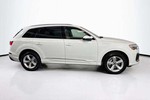 2025 Audi Q7 45 Premium