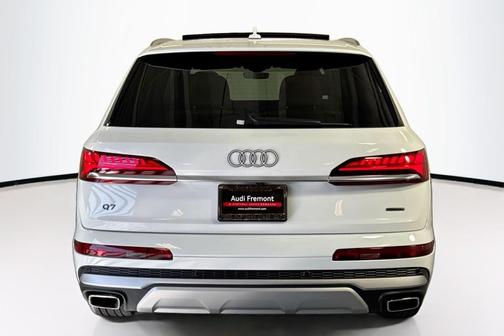 2025 Audi Q7 45 Premium