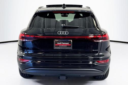 2025 Audi Q6 e-tron Prestige quattro