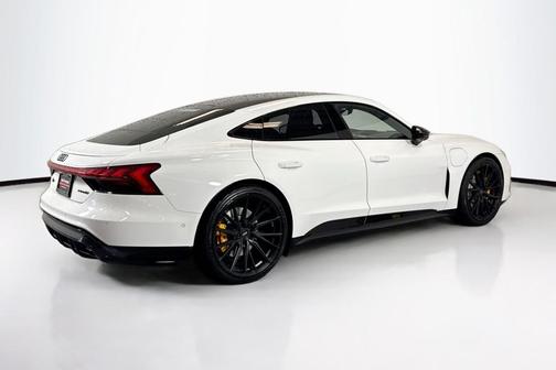 Ibis White 2023 Audi RS e-tron GT quattro