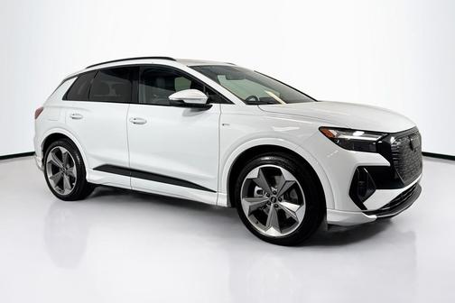 Glacier White Metallic 2025 Audi Q4 e-tron Premium Plus 55 quattro