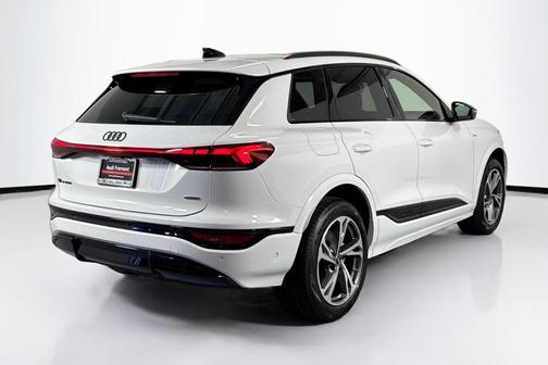 Glacier White Metallic 2027 Audi Q6 e-tron Premium Plus