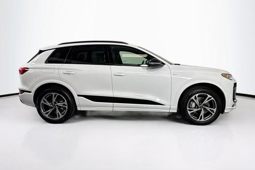 Glacier White Metallic 2027 Audi Q6 e-tron Premium Plus