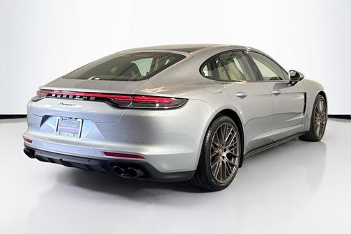 2022 Porsche Panamera 
