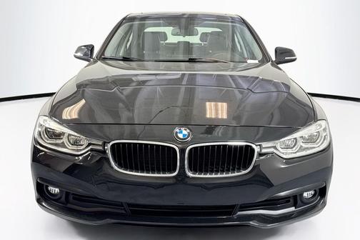 Black Sapphire Metallic 2017 BMW 320 i