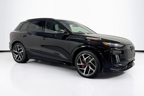 Mythos Black Metallic 2027 Audi SQ6 e-tron Premium Plus