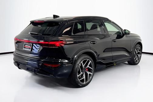 Mythos Black Metallic 2027 Audi SQ6 e-tron Premium Plus
