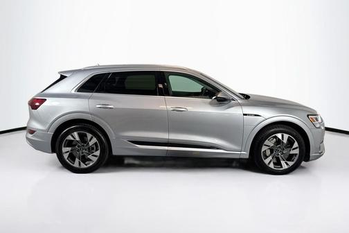 Florett Silver Metallic 2022 Audi e-tron Premium